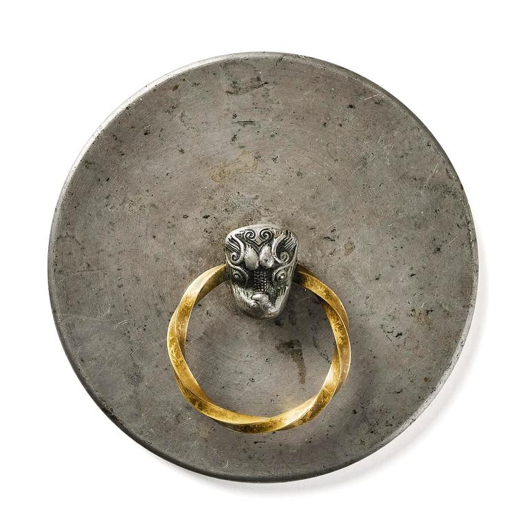 Firma Svenskt Tenn, handspegel, tenn och mässing, modell "A 1497", Stockholm, 1930-40-tal.