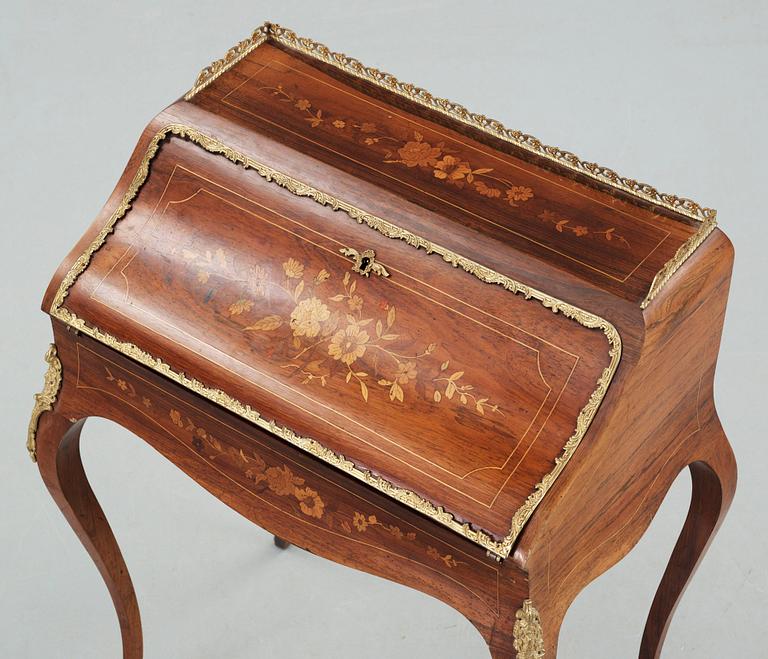 SEKRETÄR, rokokostil, 1900-talets första hälft.