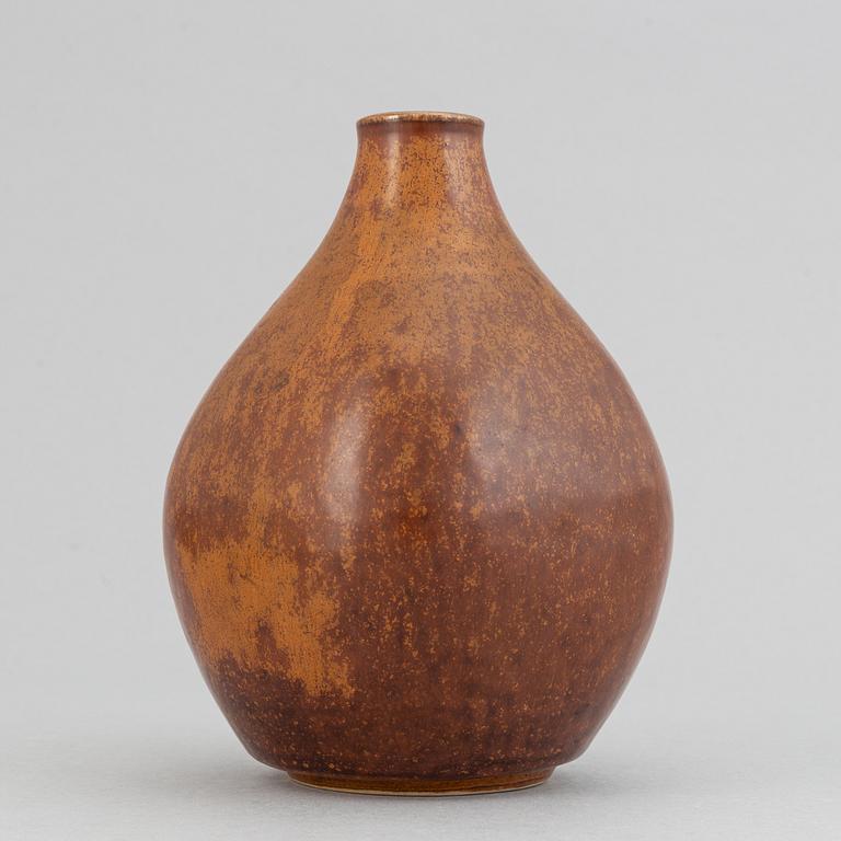 Edith Sonne-Bruun, a stoneware vase, Saxbo, Denmark, mid 20th Century.