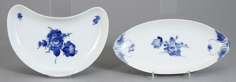 MATSERVIS, porslin, 38 delar, "Blå blomst", Royal Copenhagen.