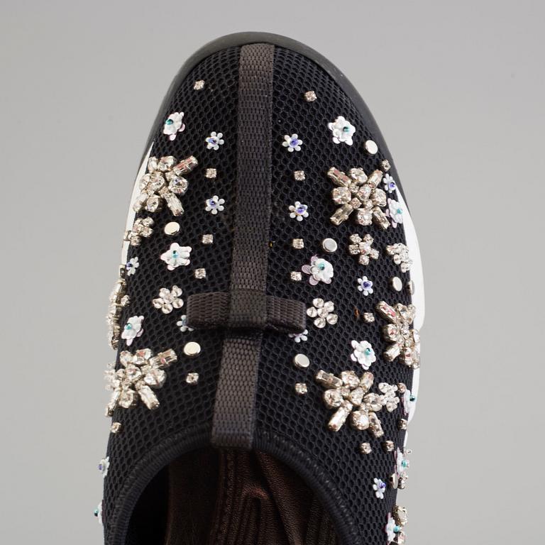 a pair of CHRISTIAN DIOR 'Dior Fusion' sneakers, size 39.