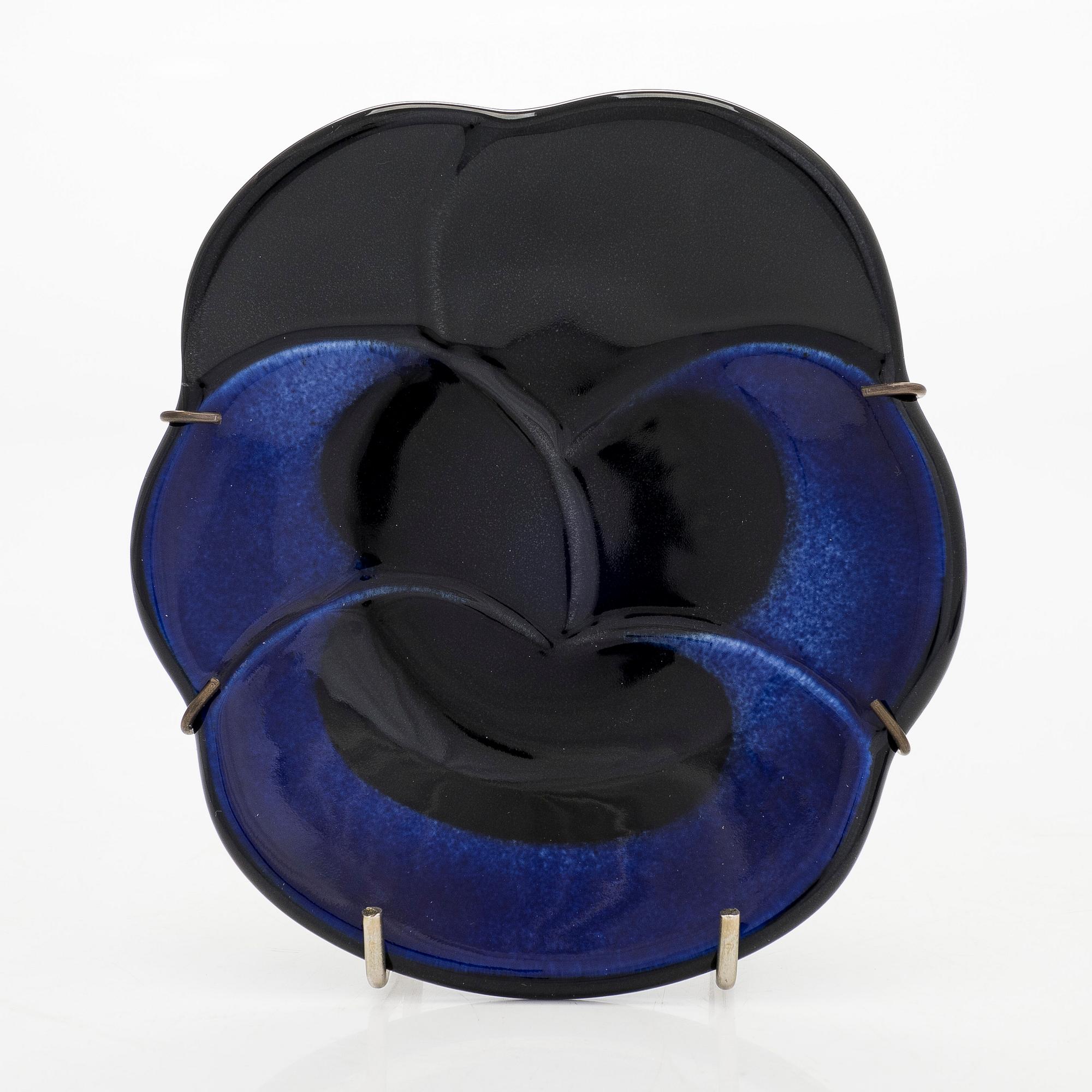 Birger Kaipiainen, a set of four decorative dishes in ceramics, stamped, Arabia, Finland.