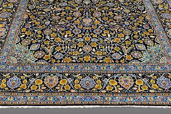 A CARPET, Kashan, ca 395 x 260 cm.