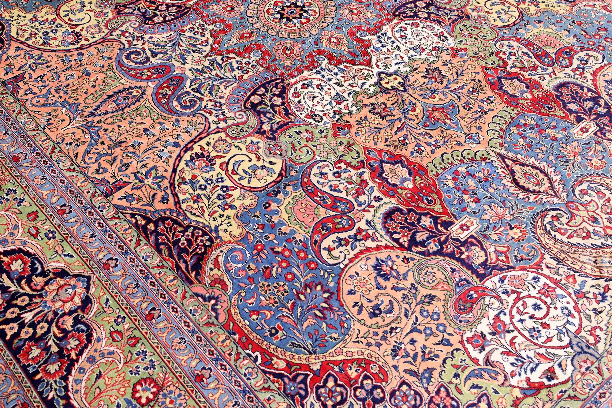 Matta, Keshan, ca 431 x 315 cm.