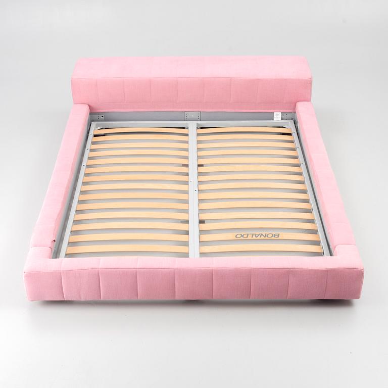 Giuseppe Viganò, a "Squaring" bed, Bonaldo, Italy.