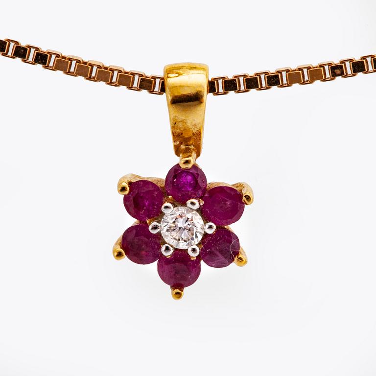 PENDANT and CHAIN 18K gold 1 brilliant-cut diamond and rubies, 4,3 g, length approx 50 cm.