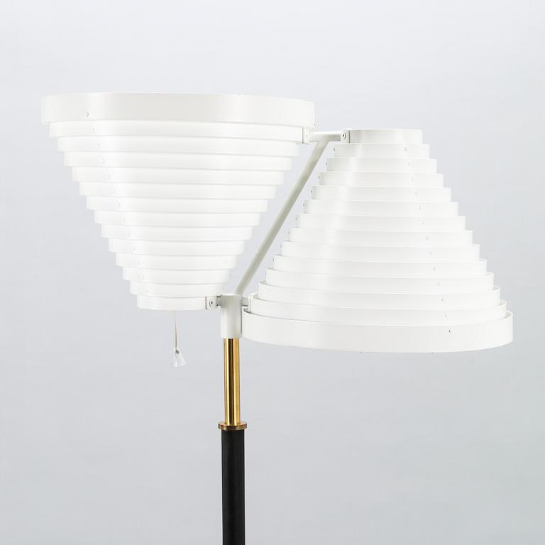 ALVAR AALTO, A late 20th century 'A 810' floor lamp for Valaisinpaja.