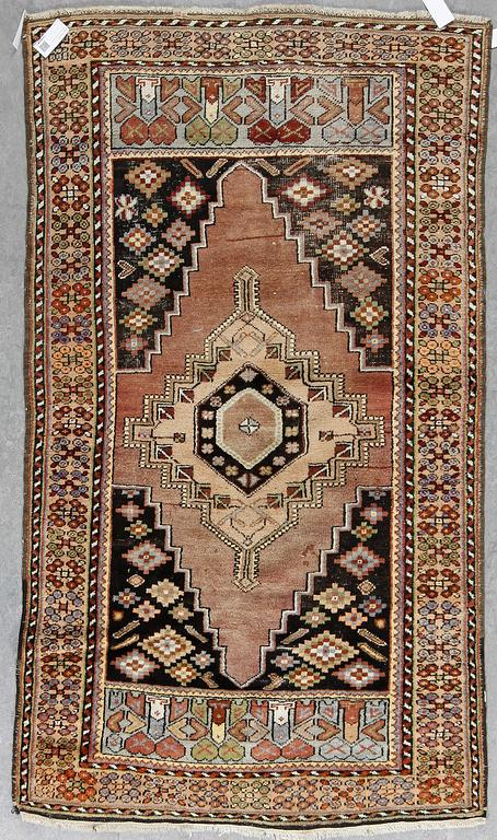 BÖNEMATTA, semiantik, Anatolien sannolikt, ca 210x119 cm.