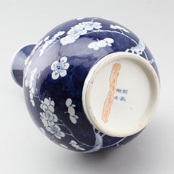VAS, porslin, Kina, 1800-talets första hälft.