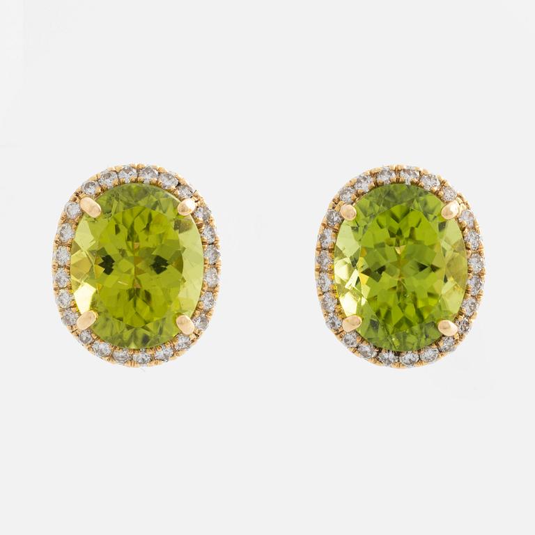 Earrings with peridot and brilliant-cut diamonds.