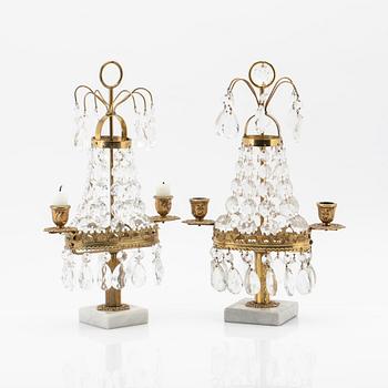 Table lustre, a pair from the 20th century.