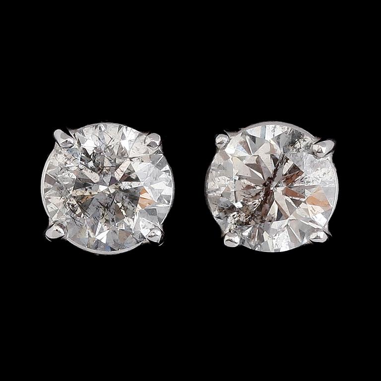 ÖRHÄNGEN, 1 par, 18 k vitguld, briljantslipade diamanter tot ca 2.02 ct.