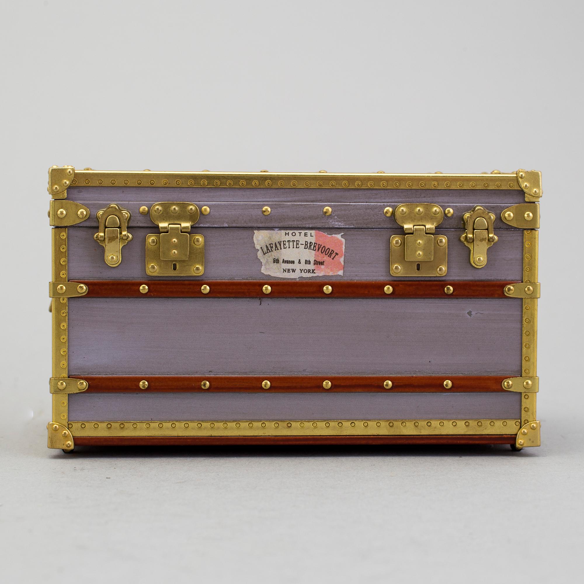 BOX / MINIATURE KOFFERT, "Malle Mini Zinc", Louis Vuitton.