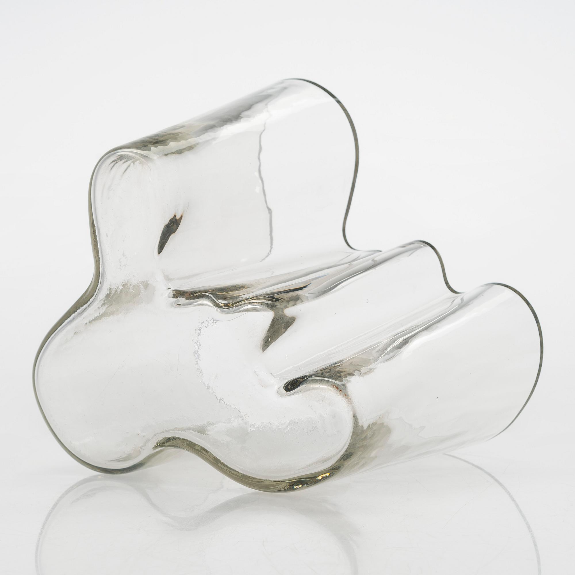 Alvar Aalto, A '9750' glass vase, signed Alvar Aalto. 
Iittala in production 1949-1954.