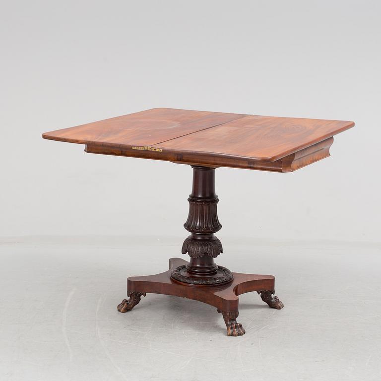 A 19th century mahogny table.