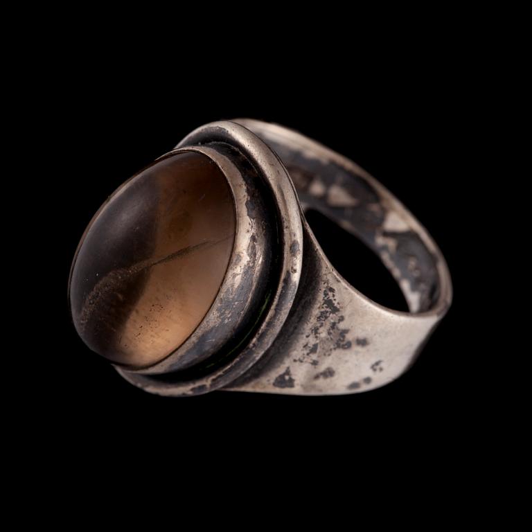 RING och ARMBAND, silver, rökkvarts. E. Granit & Co. Vikt totalt ca 17,5 g.