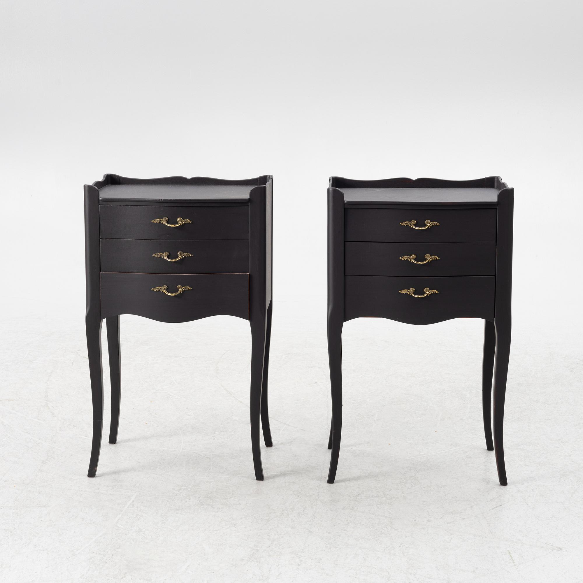 Sängbord, ett par, rokokostil, 1900-talets andra hälft.