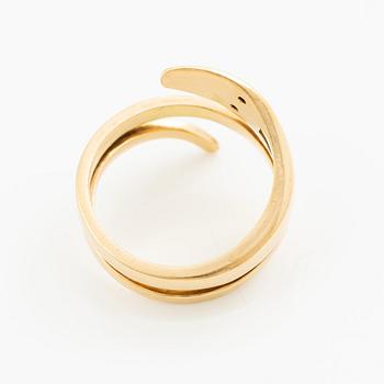 Sven-Erik Högberg, a ring in the form of a snake, 18K gold with round brilliant-cut diamonds, Gothenburg 1986.