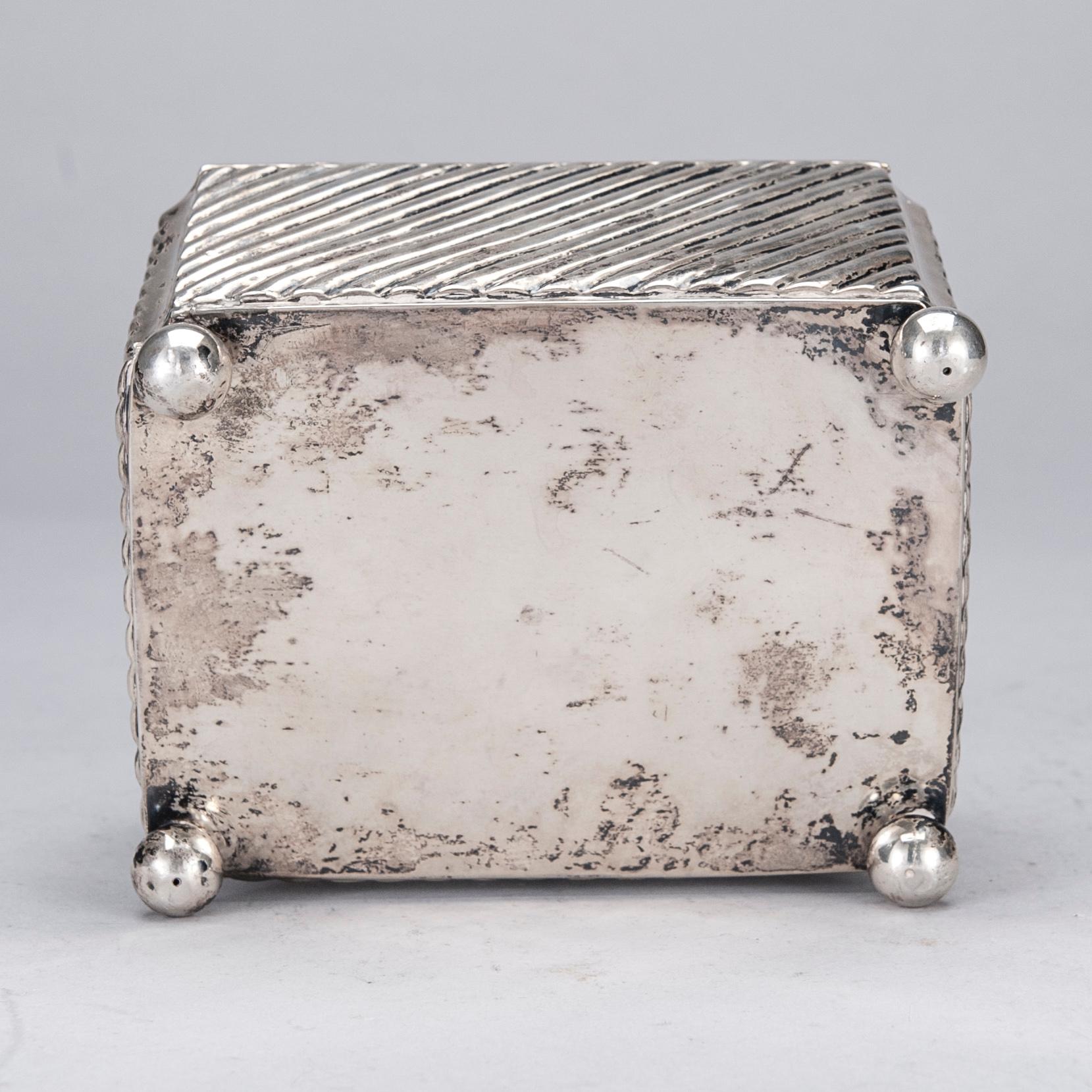 DOSA, silver, Wien, Österrike-Ungern, ca 1900. Totalvikt 326 g.