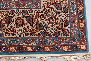 SEMIANTIK/OLD ISFAHAN. 310 x 211,5 cm (samt ca 2 cm mönstrad slätväv på varje kortsida).