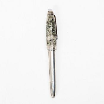 A Montblanc fountain pen, limited edition 'Soulmakers for 100 years', 'Starwalker'.