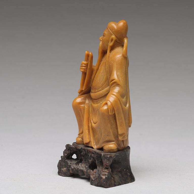 A soapstone figure of a seated scholar, late Qing dynasty, circa 1900.