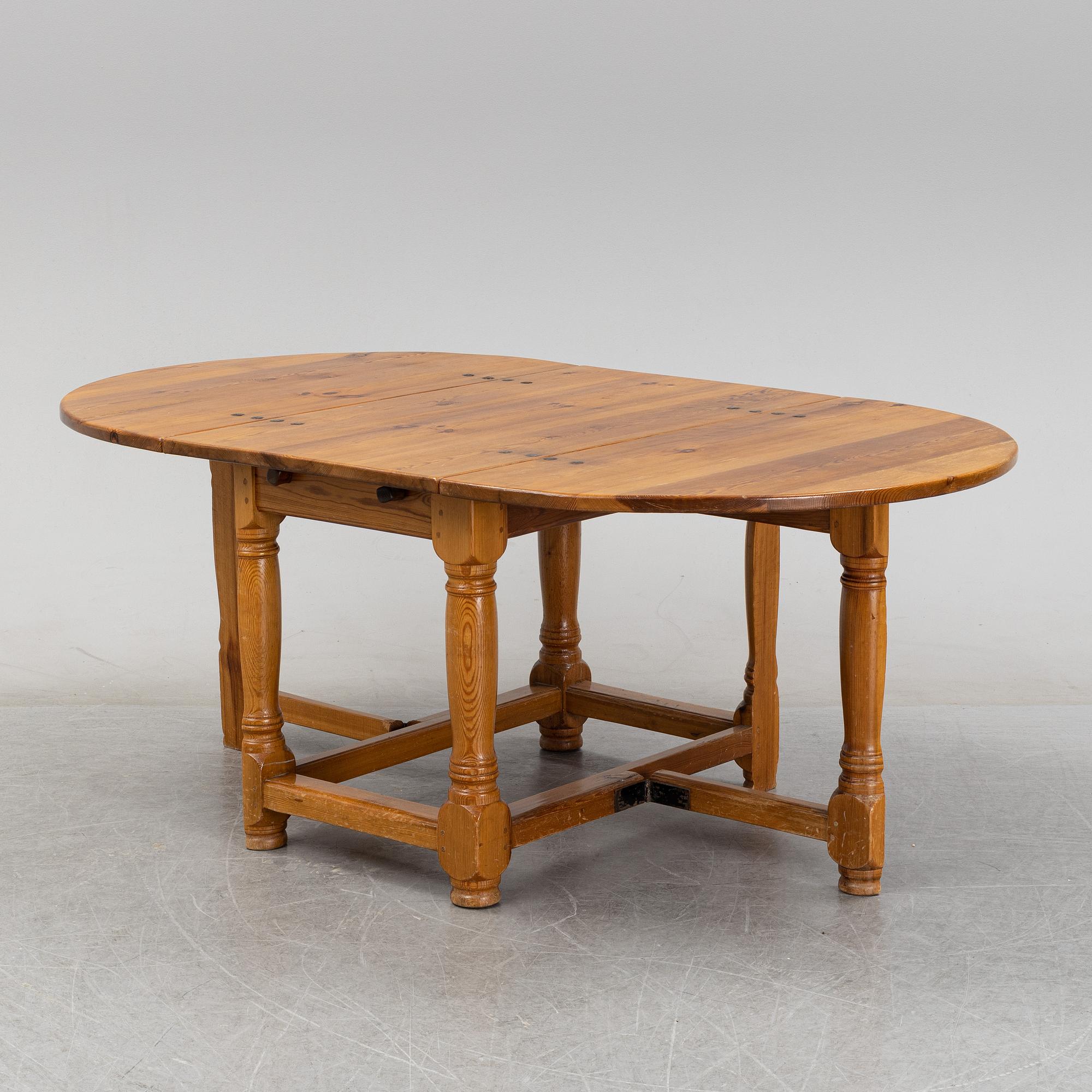 A baroque style gate-leg table, first half of the 20th century.