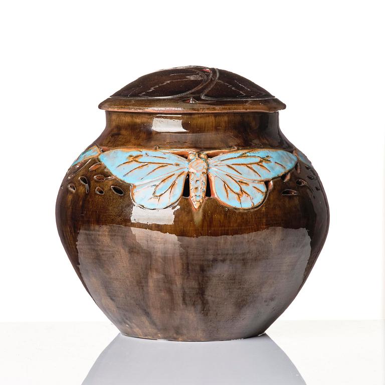 Hilma Persson-Hjelm, a glazed earthenware art nouveau lidded tureen with a plate, executed i her studio, Arvika 1919. No 8812,  plate 1699.