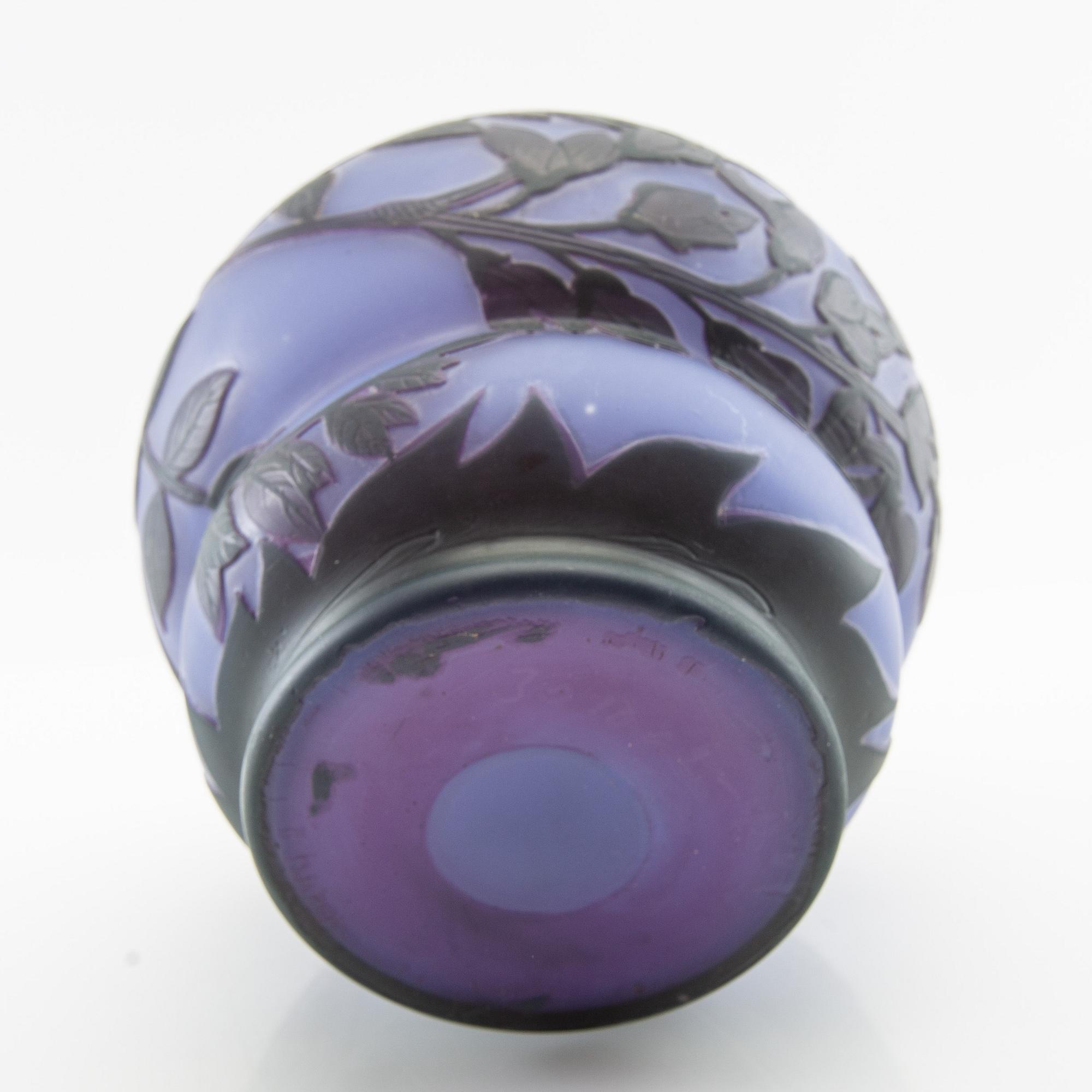 Vase, signed Richard Art Nouveau early 20th century.