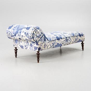 A chaise longue, circa 1900.