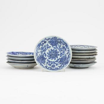 A set of 12 similar Chinese blue and white porcelain small dishes, late Qing dynasty, second half of the 19th Century.