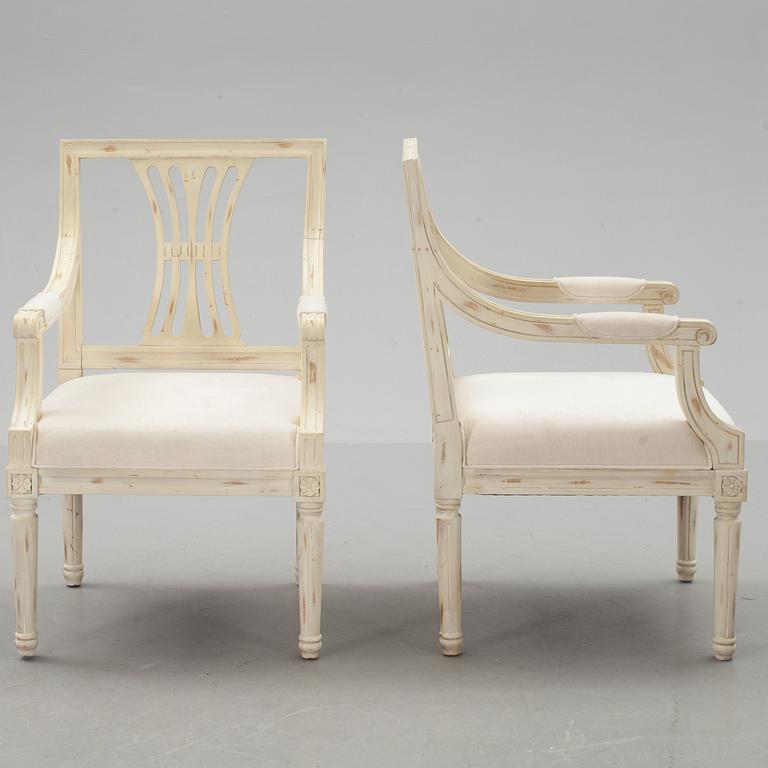 KARMSTOLAR, ett par, gustaviansk stil, 2000-tal.