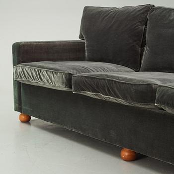 Josef Frank, a model 3031 sofa, Svenskt Tenn, 2015.