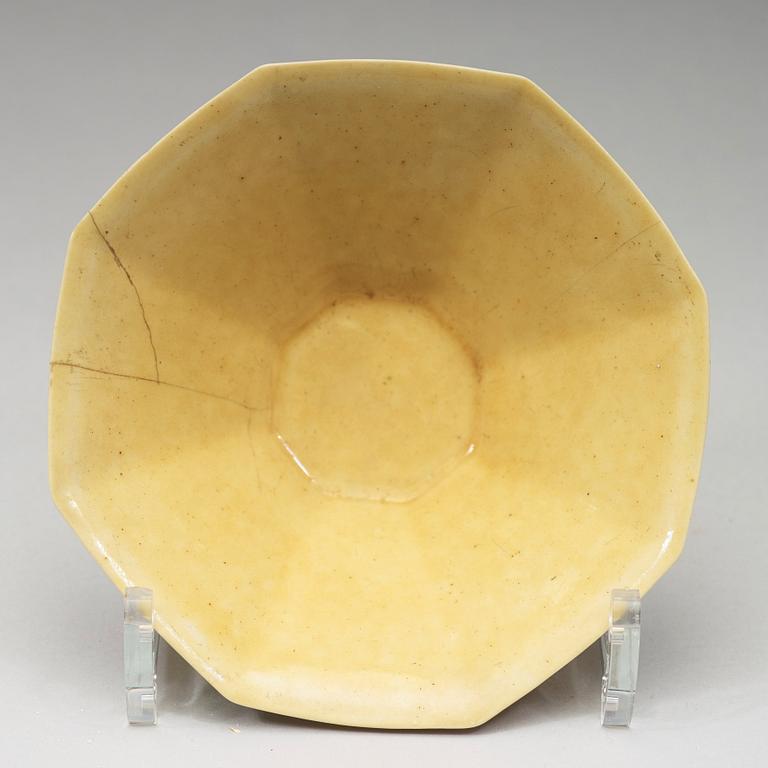 A yellow, green and aubergine glazed bisquit bowl, Qing dynasty, 18th Century.