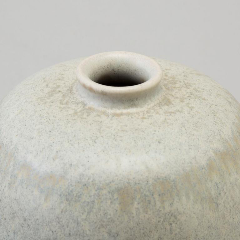 ERICH OCH INGRID TRILLER, vas, stengods, Tobo.