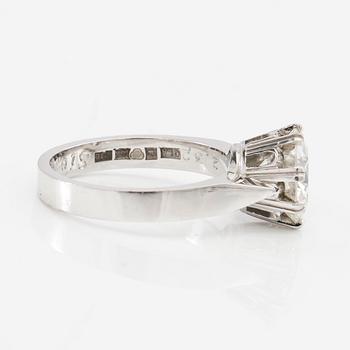 Ring solitär 18K vitguld med en rund briljantslipad diamant, Lennart Alvebris Uppsala 1989.