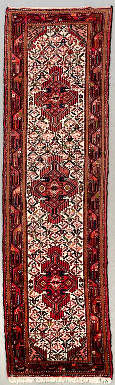 A semiantique hamadan runner ca 289x83 cm.