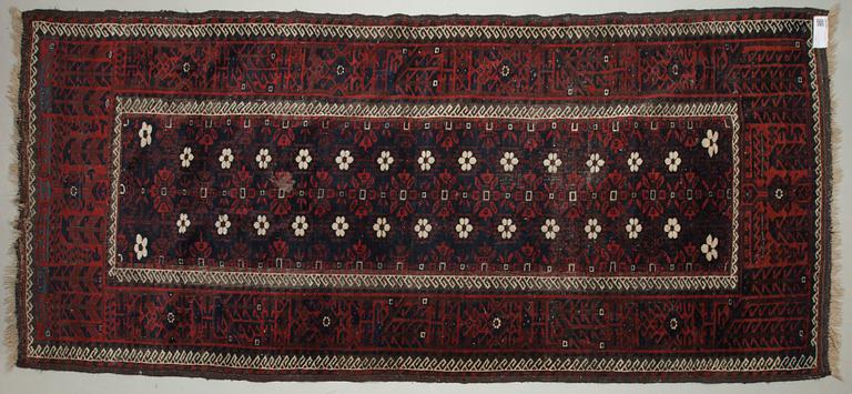 MATTA, Belutch. Ca 236x108 cm.