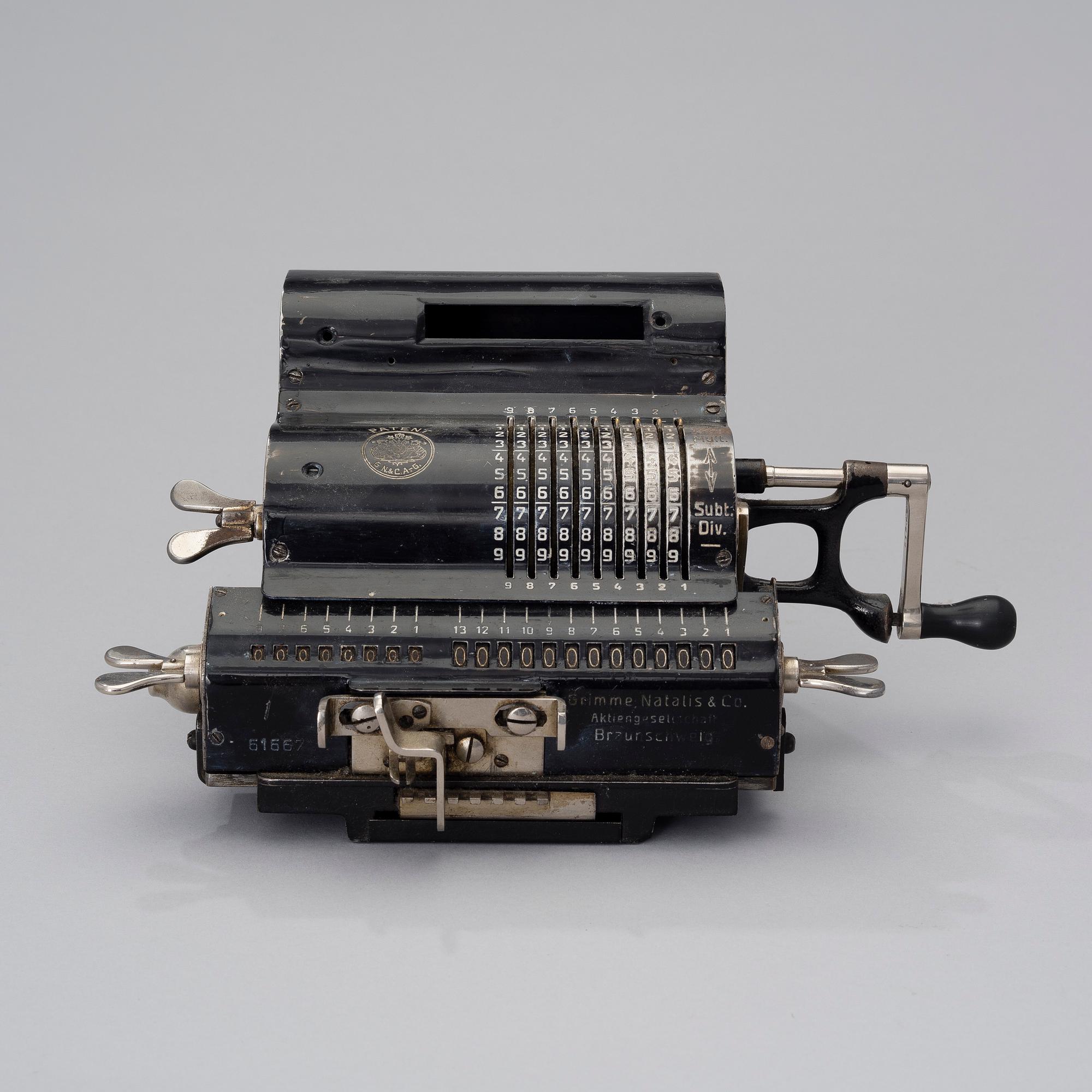 A 1920'S GERMAN Brunsviga System Trinks CALCULATING MACHINE. - Bukowskis