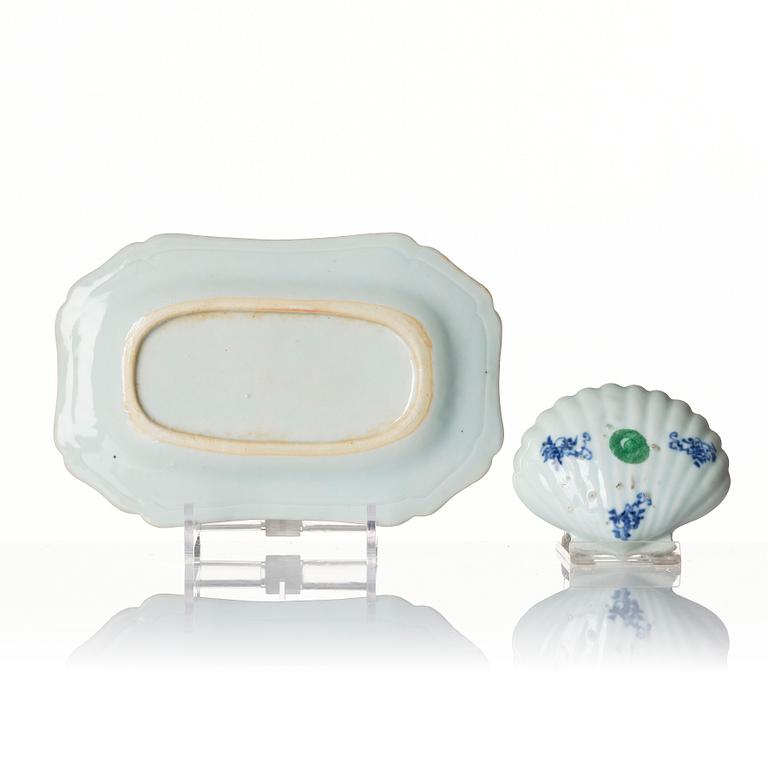 A blue and white serving dish and a butter shell, Qing dynasty, Qianlong (1736-95).