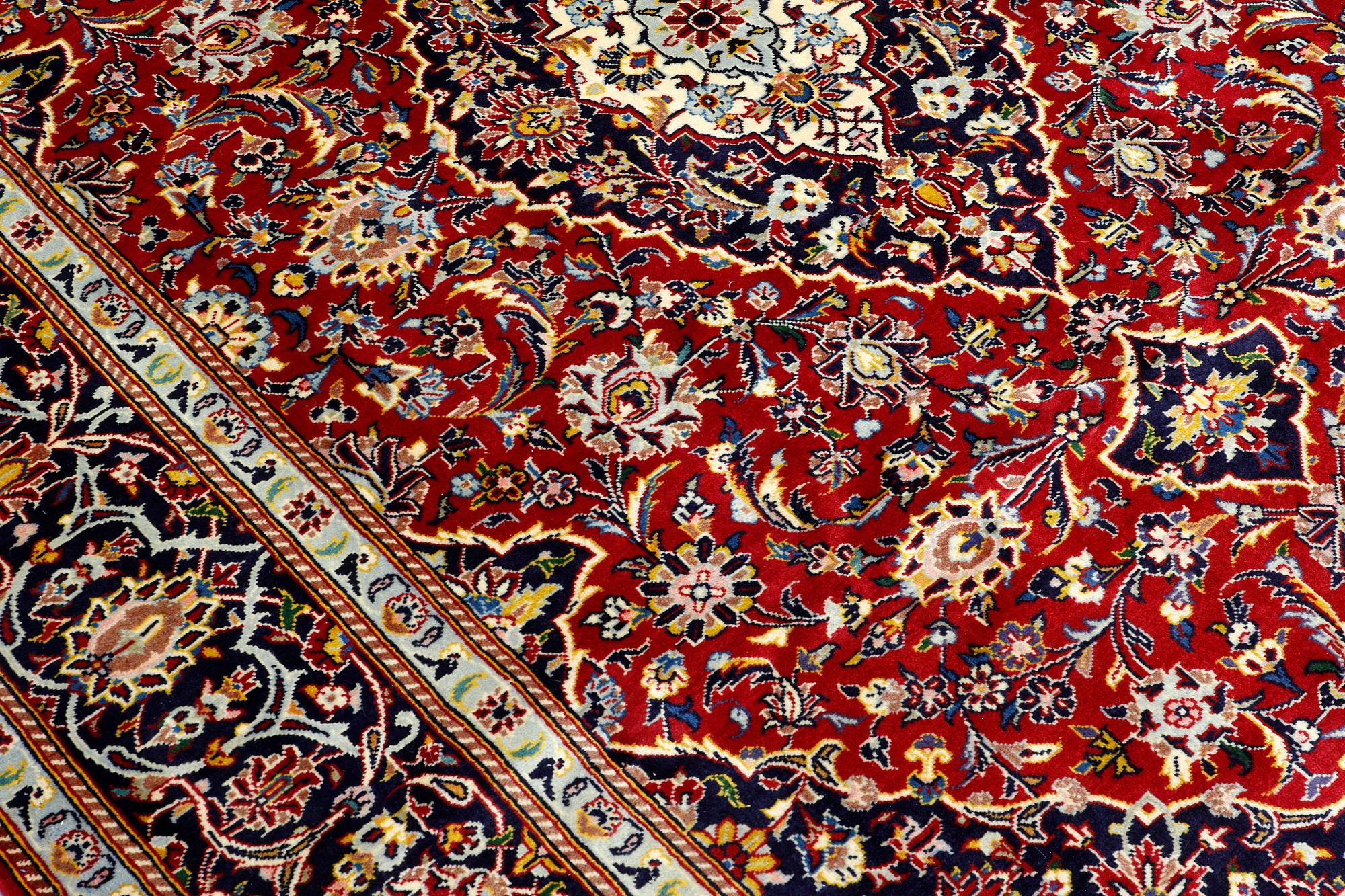 A carpet, Kashan, signed, ca 300 x 204 cm.