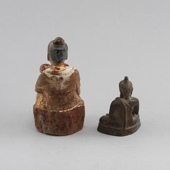 FIGURINER, 2 st, brons samt trä, Thailand respektive Kina, möjligen 1700-tal respektive 1800/1900-tal.