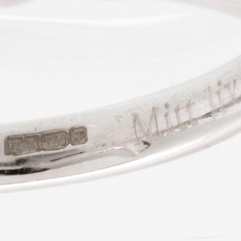 Ring in 18K white gold set with a pear-shaped diamond and round brilliant-cut diamonds, Van Bruun.