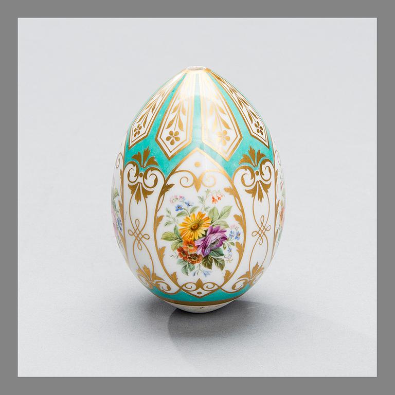AN EASTER EGG, porcelain, Russia, late 19th century.