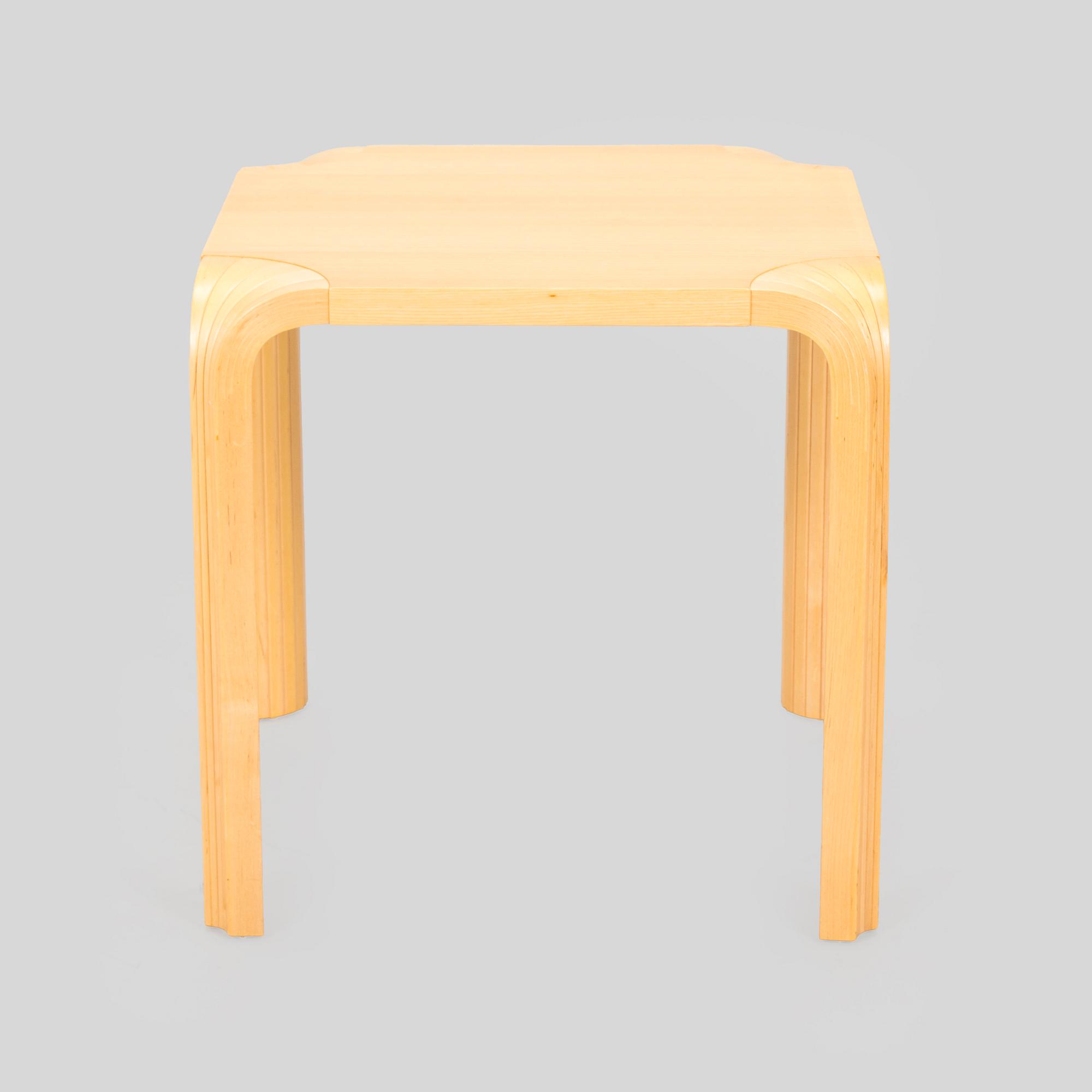 Alvar Aalto, pall X601, Artek 1999.
