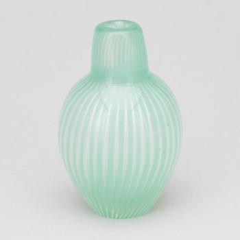 VAS, glas, Ariel, Edvin Öhrström Orrefors. Signerad. Daterad 1950.