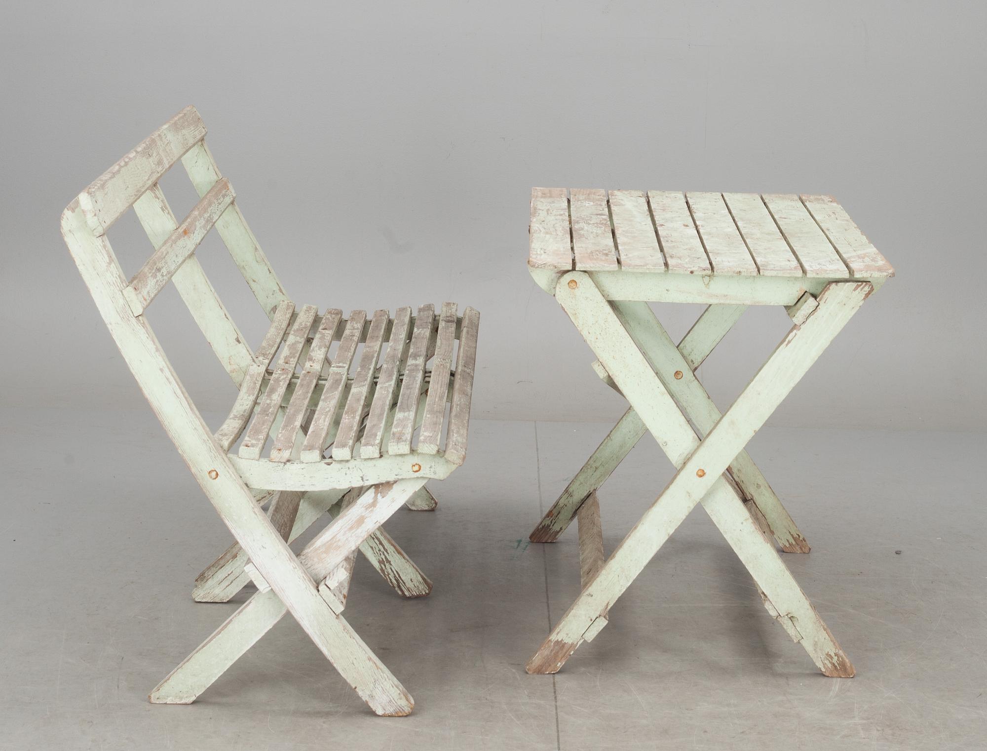 TRÄGÅRDSSOFFA MED BORD. 1900-tal.