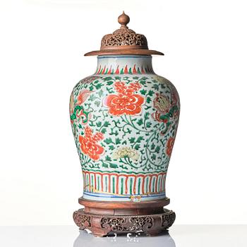 Urna, porslin. Transition, 1600-talets mitt.