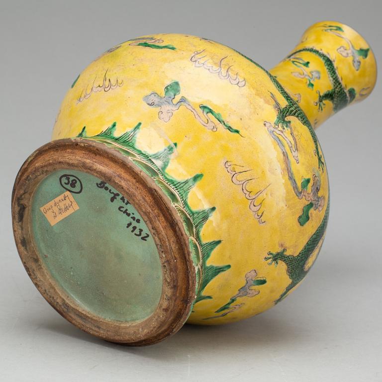 VAS, porslin, Kina 1800/1900-tal.