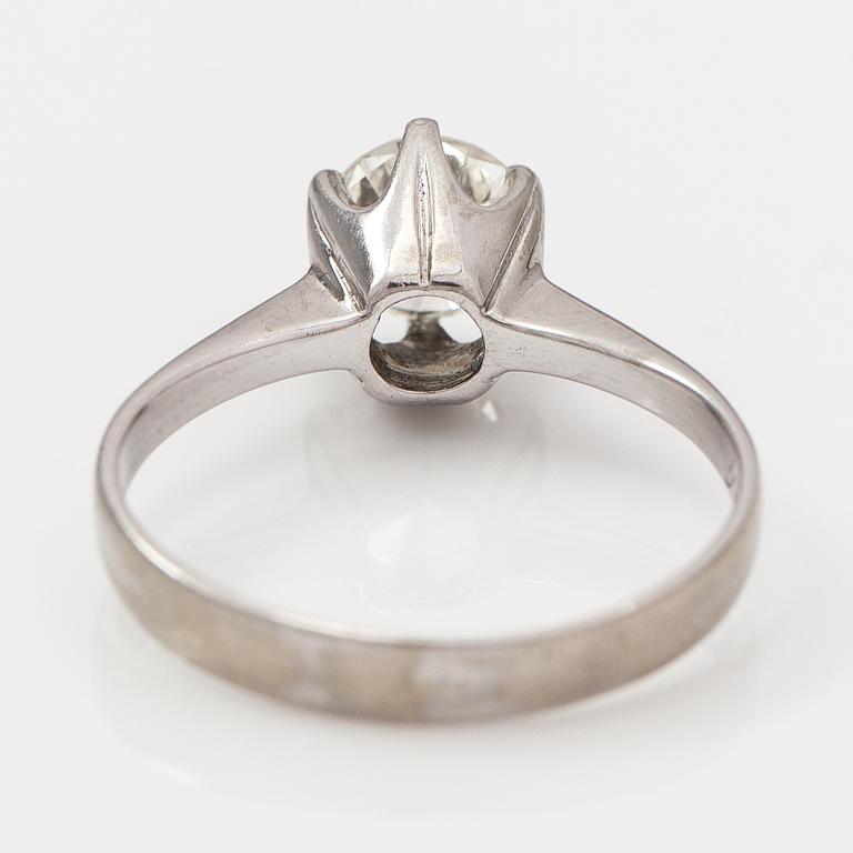 A 14K white gold ring with a ca. 0.98 ct diamond.